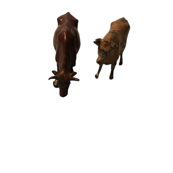 William Britains Ltd Vintage Metal Cow Figurines Set of 2 Rustic Farm Decor - Picture 1 of 5